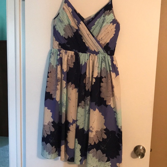 Banana Republic Dresses & Skirts - Gorgeous Banana Republic Floral Dress Size 6